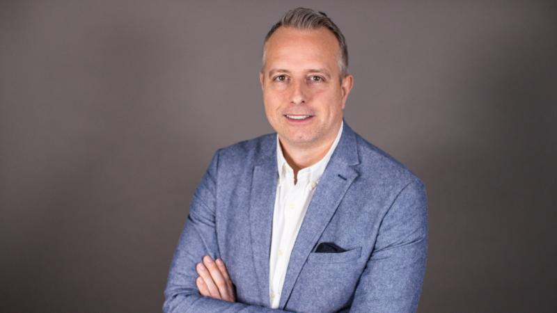 Varga Endre, az Index vezérigazgatója, megerősítette, hogy nem tervezi elhagyni pozícióját. A hírek szerint a vezető elkötelezett a médiavállalat jövője iránt, és folytatni kívánja munkáját a szerkesztőség irányításában. A döntés mögött a stabilitás és a 