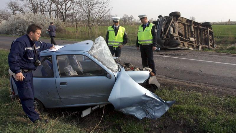 Két jármű ütközött a 61-es főúton.