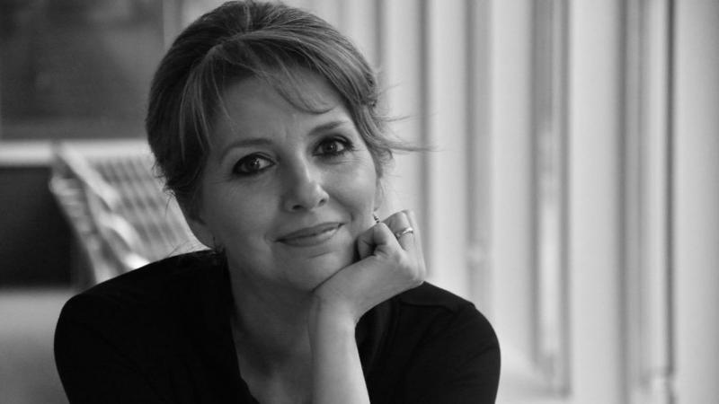 Elvesztettük Danyi Zsuzsit, a szolnoki kulturális élet egyik kiemelkedő személyiségét, akinek munkássága és szenvedélye mély nyomot hagyott a közösségünkben.