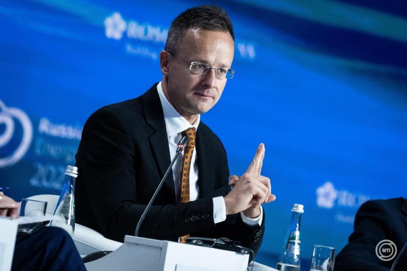 Szijjártó Péter hangsúlyozta, hogy a Brüsszel által generált kihívások kezelésében kiemelten fontos szerepet játszik az amerikai-magyar nukleáris együttműködés.