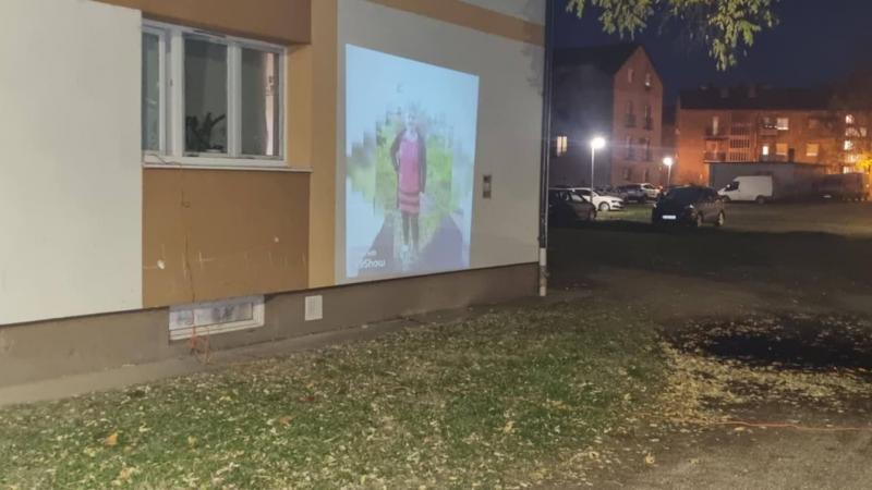 Halottak napja Oroszlányban: Egyedülálló módon tisztelegtek az elhunytak emlékének.