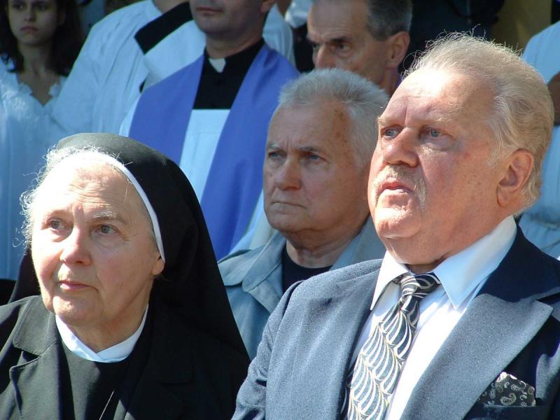 Fekete István pályafutása nem csupán a gyönyörű tájak és a természet iránti szenvedélyét tükrözi, hanem mélyebb társadalmi és történelmi kontextusban is értelmezhető. Az ifjúsági irodalom területén való elhelyezkedése nem véletlen, hiszen írásaiban a fiat