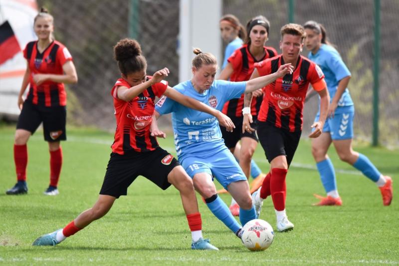 A csíki női futballcsapat ezüstérmet szerzett! | Székely Sport

A csíki női futballcsapat büszkén emelheti magasba az ezüstérmet, amelyet kiváló teljesítményüknek köszönhetnek! A csapat elkötelezettsége és szorgalma példaértékű, és megérdemlik a gratuláci