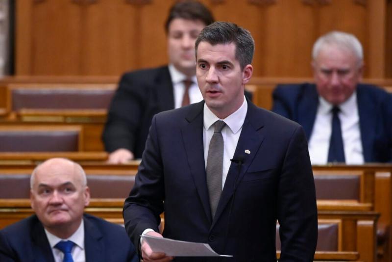 Kocsis Máté határozottan bírálta a Tisza Pártot, és éles szavakkal fejezte ki véleményét.