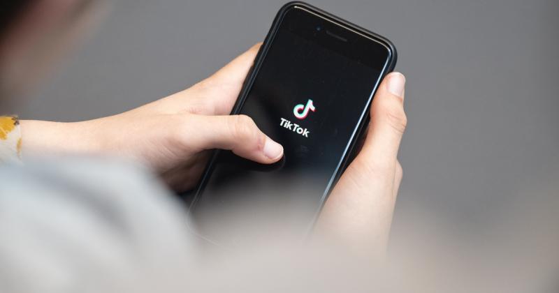 A fiatal TikTok-sztár sikeresen átverte a követőit azzal, hogy azt állította, brutálisan bántalmazták, de a helyzet hamarosan a rendőrség érdeklődését is felkeltette.