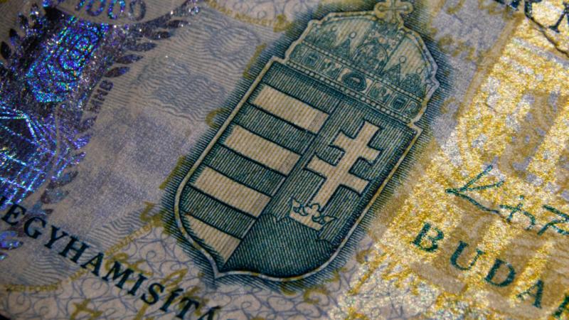 A magyar bankok elképesztő ajánlatokkal próbálják meg elnyerni az új ügyfelek bizalmát: érdemes lehet most pénzüket ezekbe a pénzintézetekbe fektetni? - Pénzcentrum