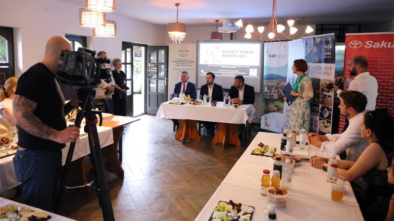 Fedezd fel a vidéki ízek varázsát! Csatlakozz a Nyitott Porta Napokhoz 2025-ben, és tapasztald meg a különböző tájak gasztronómiai kincseit! Magyar Mezőgazdaság – ahol a hagyomány és a frissesség találkozik.