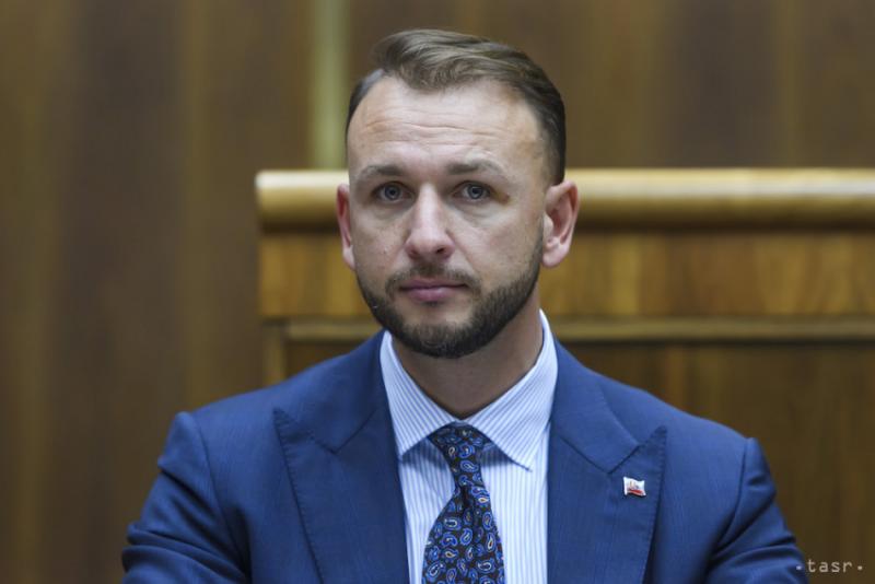 Šutaj Eštok véleménye szerint a rendőrség az előírásoknak megfelelően nyújtott tájékoztatást.