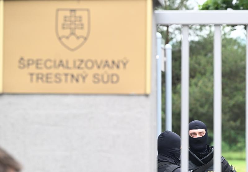Felfüggesztett börtönbüntetést indítványoz az ügyész a holokausztot tagadó egyetemi tanárral szemben.
