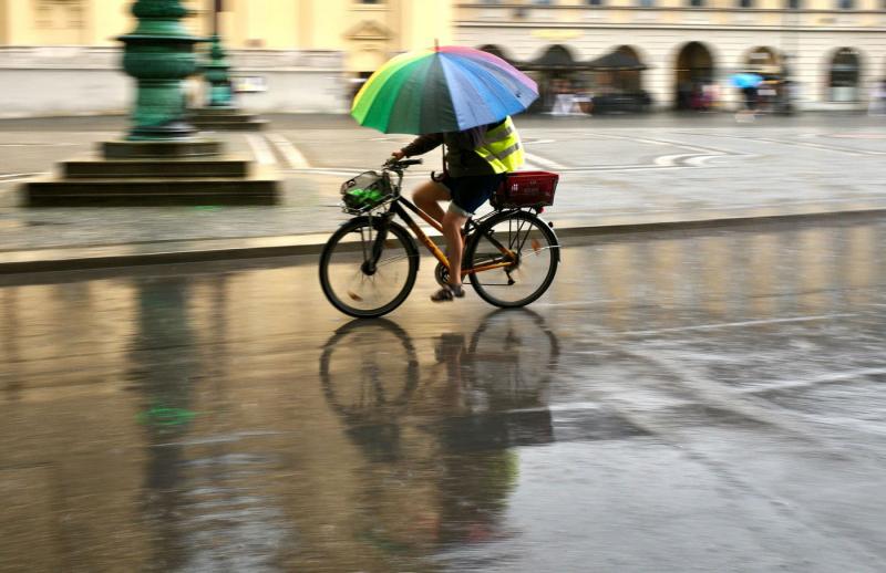 Sárgába öltözik az ország, hiszen itt érkezik a csapadék, amely négy különböző régiót érint a szakértők szerint. Íme a részletes időjárás-előrejelzés!
