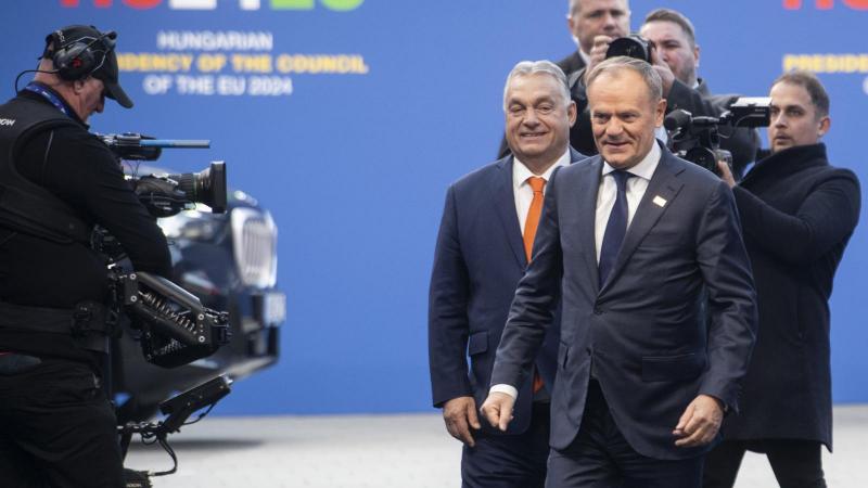 Orbán Viktor a lengyel miniszterelnöknek kifejtette: Lehet, hogy te háborús helyzetben érzed magad Oroszországgal, de Magyarország nem osztozik ebben a konfliktusban.