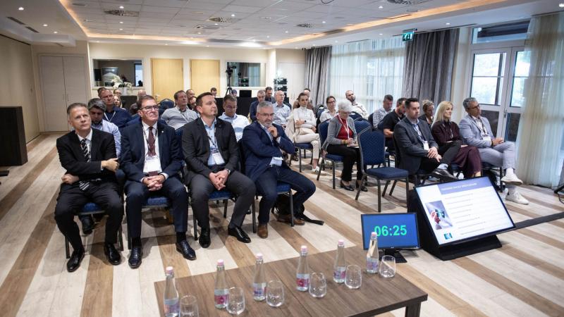 Békéscsabán újra elstartol az őszi kkv-rendezvénysorozat, amelynek középpontjában a finanszírozás áll. A rendezvény keretében különleges bemutatót tart a Demján Sándor Tőkeprogram, amely új lehetőségeket kínál a kis- és középvállalkozások számára. Ne hagy