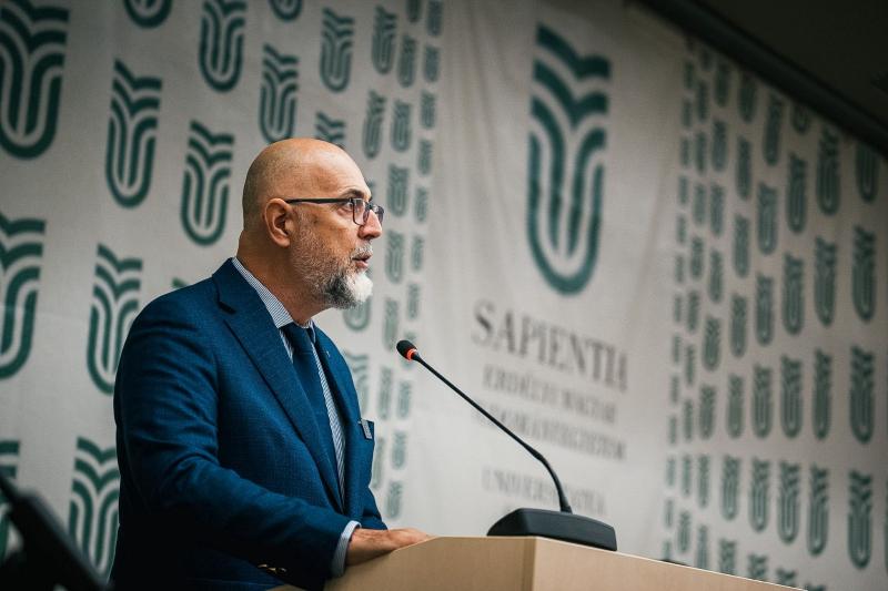 Kelemen Hunor kifejezte, hogy az alkotmánybíróság döntése a különnyugdíjakkal kapcsolatban teljességgel érthetetlen számára. Hangsúlyozta, hogy sürgősen szükség van az eljárás újraindítására!