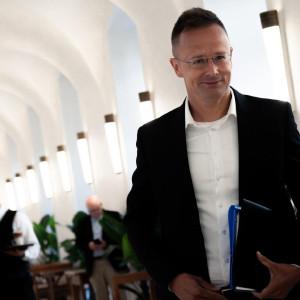 A Fradi-szurkolók vonata nem kapta meg a belépést Ausztriába, ezért Szijjártó miniszter bekérette az osztrák nagykövetet.
