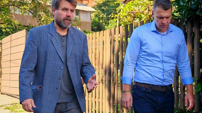 Menczer Tamás, Pilisborosjenő polgármestere, szeretné rendezni a kialakult konfliktusát, miután a fideszes politikus a település fejlesztéseinek leállításával riogatott.